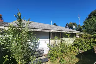 1735 Maywood Ave, Manistee, MI 49660 - Photo 3