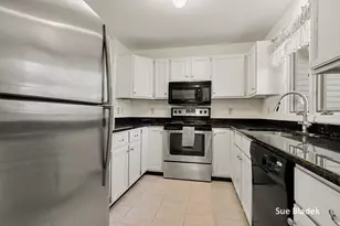 950 Village Ct, Holland, MI 49423 - Photo 5