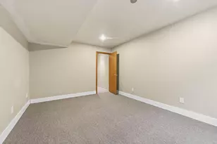 6085 Fairgrove St, Kalamazoo, MI 49009 - Photo 25