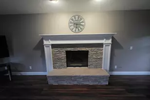 7345 Apple Grove Ln, Temperance, MI 48182 - Photo 11