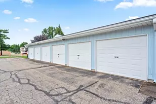 5990 SE Leisure South Dr SE, Kentwood, MI 49548 - Photo 3