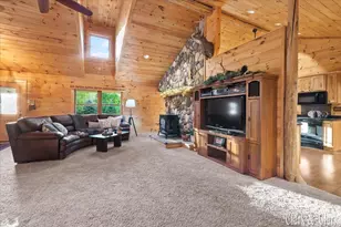 8319 Pine Island Dr NE, Comstock Park, MI 49321 - Photo 9