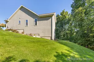 216 Glenview Ct NE, Rockford, MI 49341 - Photo 41