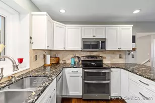 216 Glenview Ct NE, Rockford, MI 49341 - Photo 11
