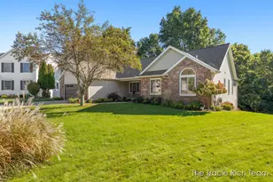 216 Glenview Ct NE, Rockford, MI 49341 - Photo 3