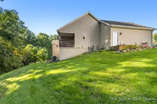 216 Glenview Ct NE, Rockford, MI 49341 - Photo 39