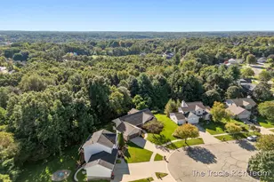 216 Glenview Ct NE, Rockford, MI 49341 - Photo 47