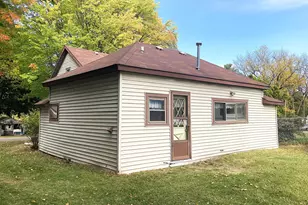 209 W Gilson St, Edmore, MI 48829 - Photo 5