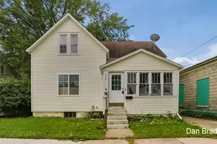 742 Myrtle St NW, Grand Rapids, MI 49504 - Photo 3