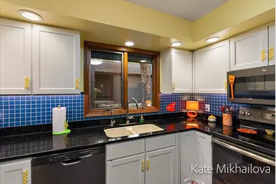 2411 Highpointe Drive, Kalamazoo, MI 49008 - Photo 11