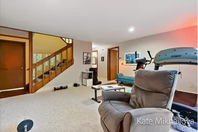 2411 Highpointe Drive, Kalamazoo, MI 49008 - Photo 29