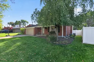 15679 Sussex St, Livonia, MI 48154 - Photo 47