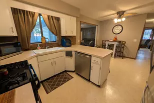 212 S Broton Rd, Muskegon, MI 49442 - Photo 7