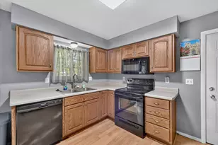 340 Oakwood Ln, Perry, MI 48872 - Photo 5