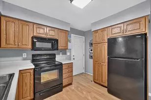 340 Oakwood Ln, Perry, MI 48872 - Photo 7