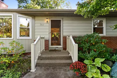 740 E Fennwood Circle, Muskegon, MI 49445 - Photo 5