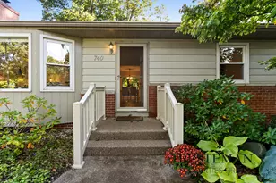 740 E Fennwood Cir, Muskegon, MI 49445 - Photo 5