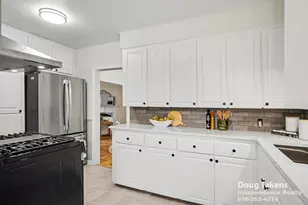 241 Baynton Ave NE, Grand Rapids, MI 49503 - Photo 15