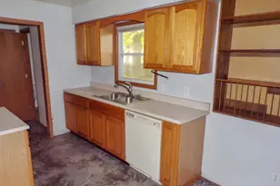 1301 Linden Dr, Muskegon, MI 49445 - Photo 7
