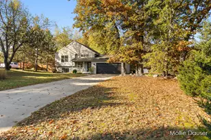 11545 Holmden Ct NE, Rockford, MI 49341 - Photo 3