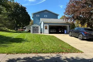 1646 Oldtown Rd SE, Grand Rapids, MI 49508 - Photo 3