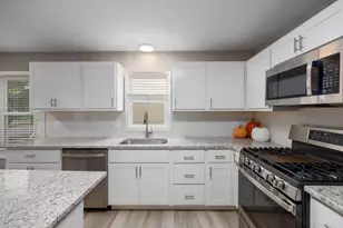 927 Aberdeen St NE, Grand Rapids, MI 49505 - Photo 13