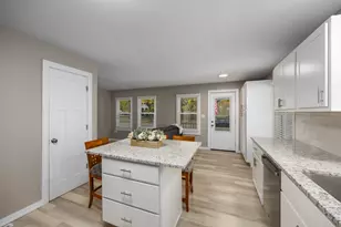 927 Aberdeen St NE, Grand Rapids, MI 49505 - Photo 9