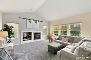 8621 Sun Park Dr, Zeeland, MI 49464 - Photo 3
