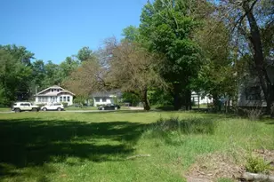 723 Pavone St, Benton Harbor, MI 49022 - Photo 1