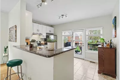 301 E Palmer Street, Detroit, MI 48202 - Photo 9