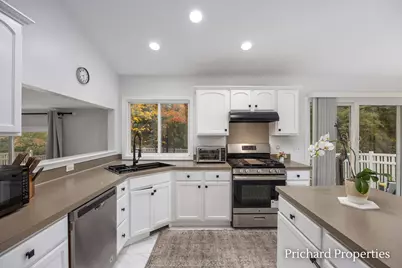 5715 W Grove Drive SE, Kentwood, MI 49512 - Photo 11