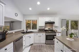 5715 W Grove Dr SE, Kentwood, MI 49512 - Photo 11