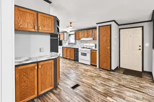 63 Tammy Dr, Battle Creek, MI 49037 - Photo 9