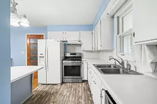 244 N 23rd Street N, Springfield, MI 49037 - Photo 7
