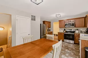 10126 Castle Creek Cir, Galesburg, MI 49053 - Photo 11