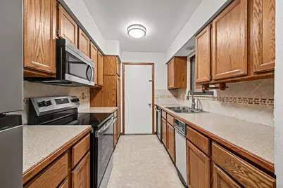 48181 Bayshore Drive, Belleville, MI 48111 - Photo 9