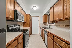 48181 Bayshore Dr, Belleville, MI 48111 - Photo 9
