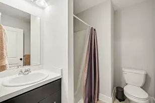 8907 Barrington Ln, Jenison, MI 49428 - Photo 9