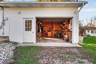 2110 Maple Ln, Hastings, MI 49058 - Photo 29