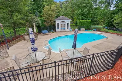 2622 Primrose Creek Drive, Fruitport, MI 49415 - Photo 9