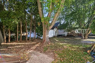 605 Maple St, Manistee, MI 49660 - Photo 27
