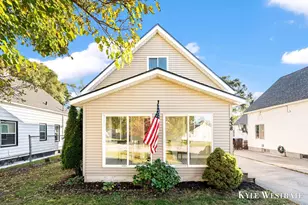 438 W 20th St, Holland, MI 49423 - Photo 1