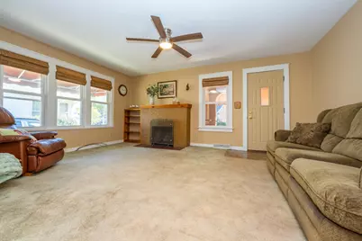 406 W 3rd Street, Buchanan, MI 49107 - Photo 5