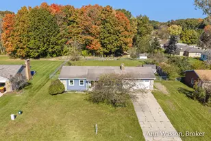 667 Marway Street NW, Comstock Park, MI 49321 - Photo 21