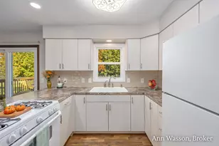 667 Marway Street NW, Comstock Park, MI 49321 - Photo 7