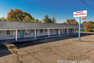 1351 W Columbia Ave, Battle Creek, MI 49015 - Photo 1