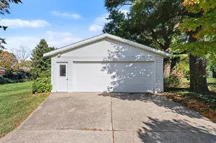 325 E Lincoln Ave, Zeeland, MI 49464 - Photo 37