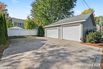 206 N Gaylord Avenue, Ludington, MI 49431 - Photo 37