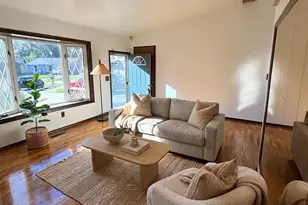 4307 Old Castle Cir, Lansing, MI 48911 - Photo 3