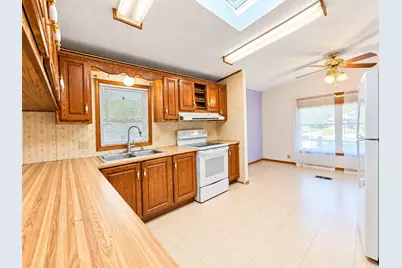 102 Saint Ives N, Lansing, MI 48906 - Photo 7